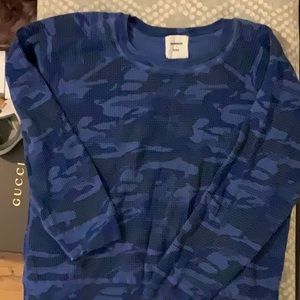 Blue camo oversized waffle shirt from SoulCycle / Monroe sz XS